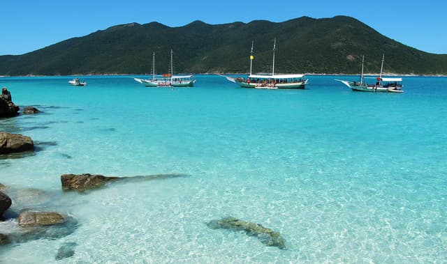 PASEO EN BARCO EN ARRAIAL DO CABO (Coche exclusivo)