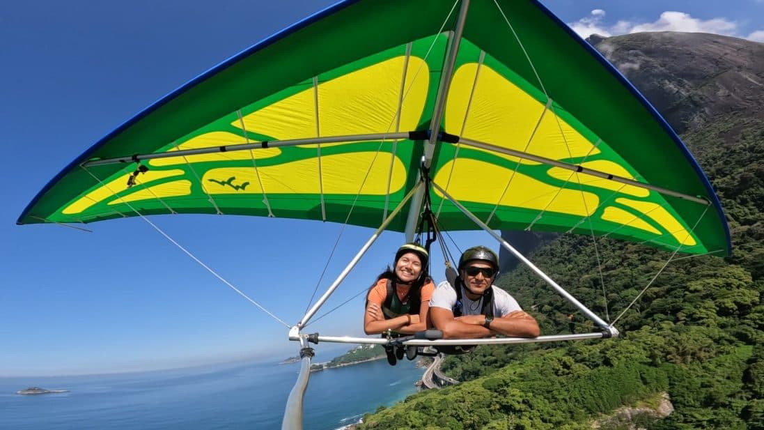 VUELO EN ALA DELTA SOBRE EL RÍO -(Pedra Bonita)