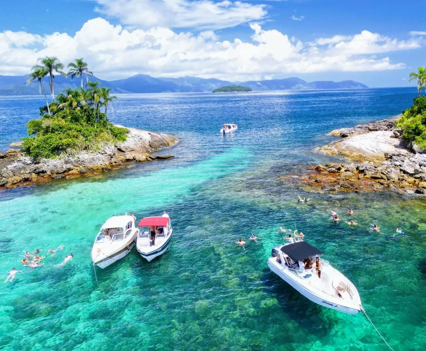 PASEO EN LANCHA RÁPIDA EN ANGRA DOS REIS – (Carro exclusivo e Lancha compartilhada)