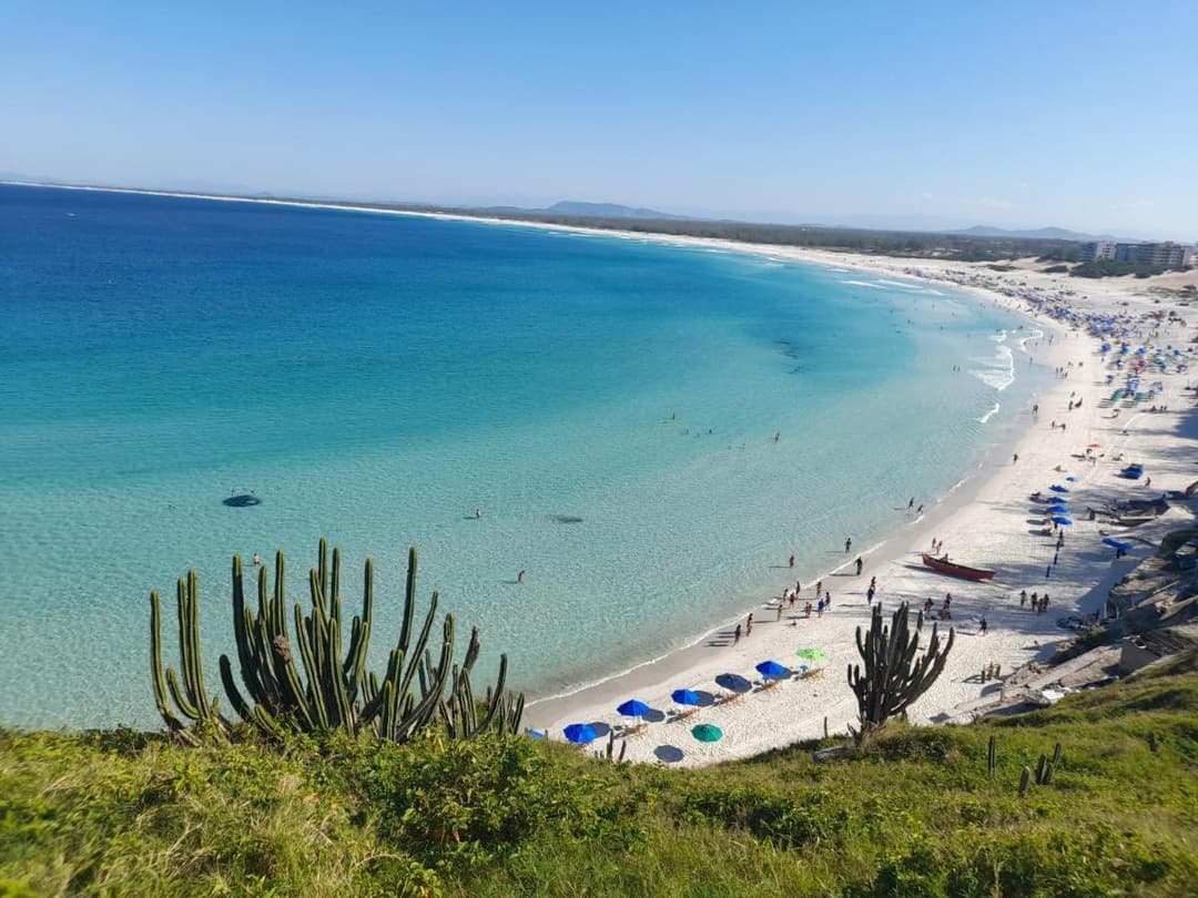 Praia Grande em Arraial do Cabo, o paraíso de águas claras